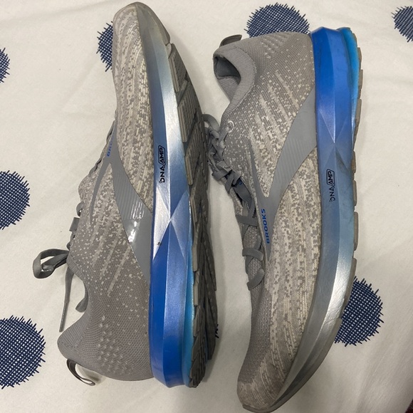 Mens Running Shoe - Picture 2 of 5